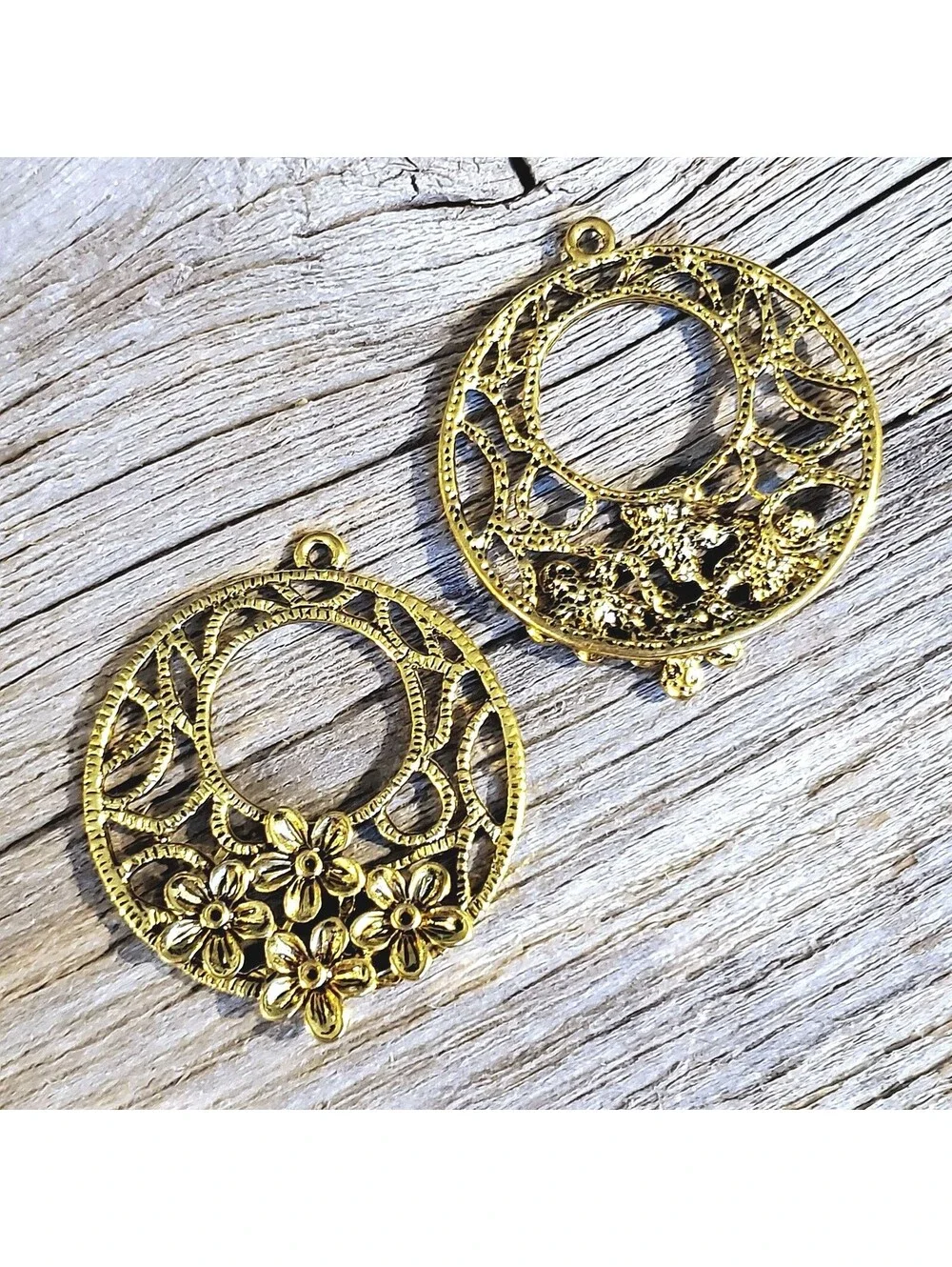 Lot Antiqued Gold Round Art Nouveau Lines Flowers Pendants 2 pcs